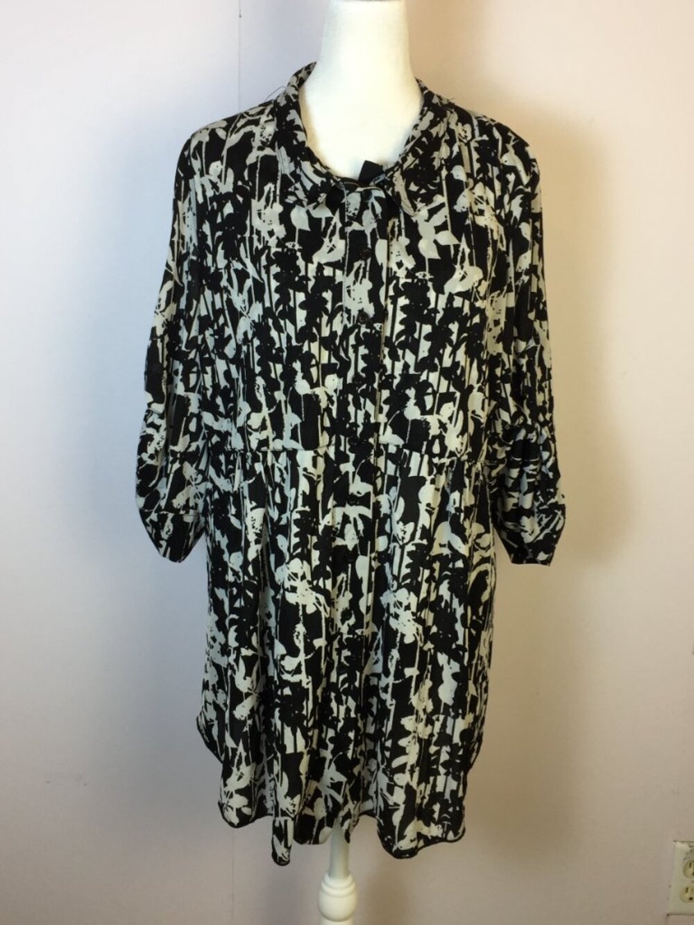 Style & Co Blouse Tunic Shirt 3X Womans Plus Black White Floral Roll Tab Sleeve